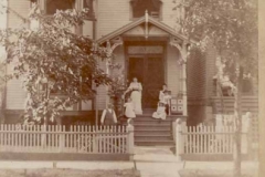 Solomon-Wrightwood Ave house with family