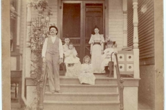 Solomon-Wrightwood Ave-with family