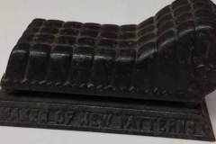 1898-cast iron couch-Maker