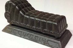 1898-cast iron couch